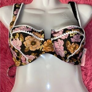 Victoria's Secret Swim Flora Bikini Crochet Trim Top 32D‎